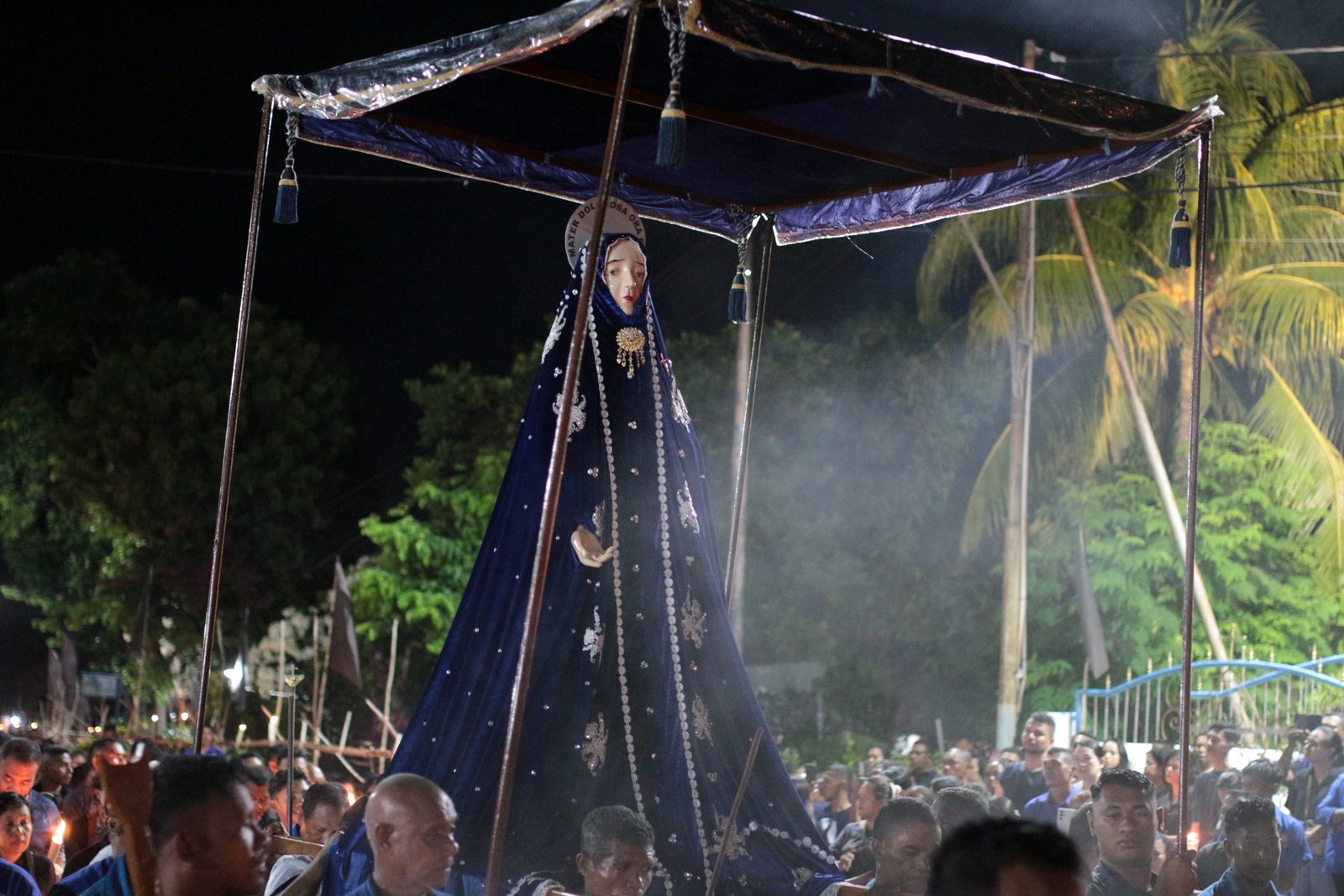 Prosesi Tuan Ma pada malam Jumat Agung